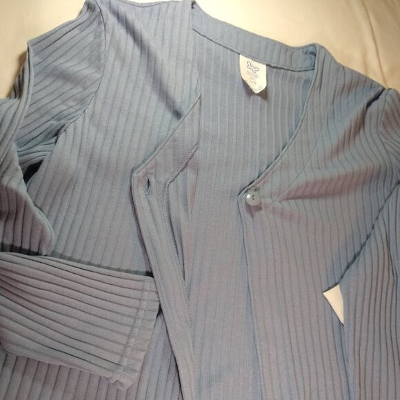 Weekenders Tops - NWOT Weekenders L soft ribbed knit ONE-button cardigan-top - pale slate blue